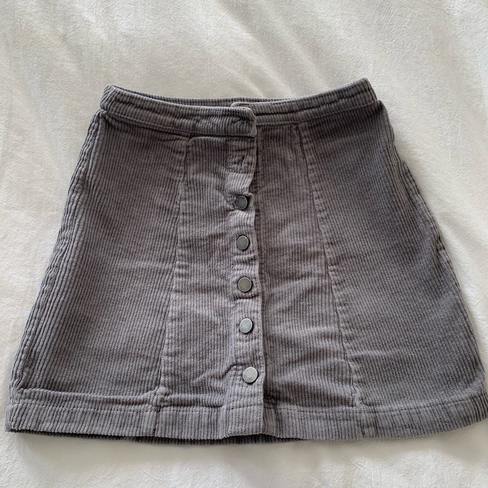 grey skirt